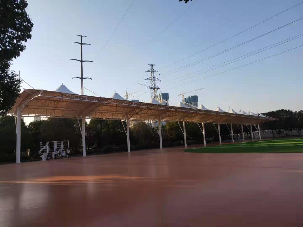 膜结构公交车停车棚